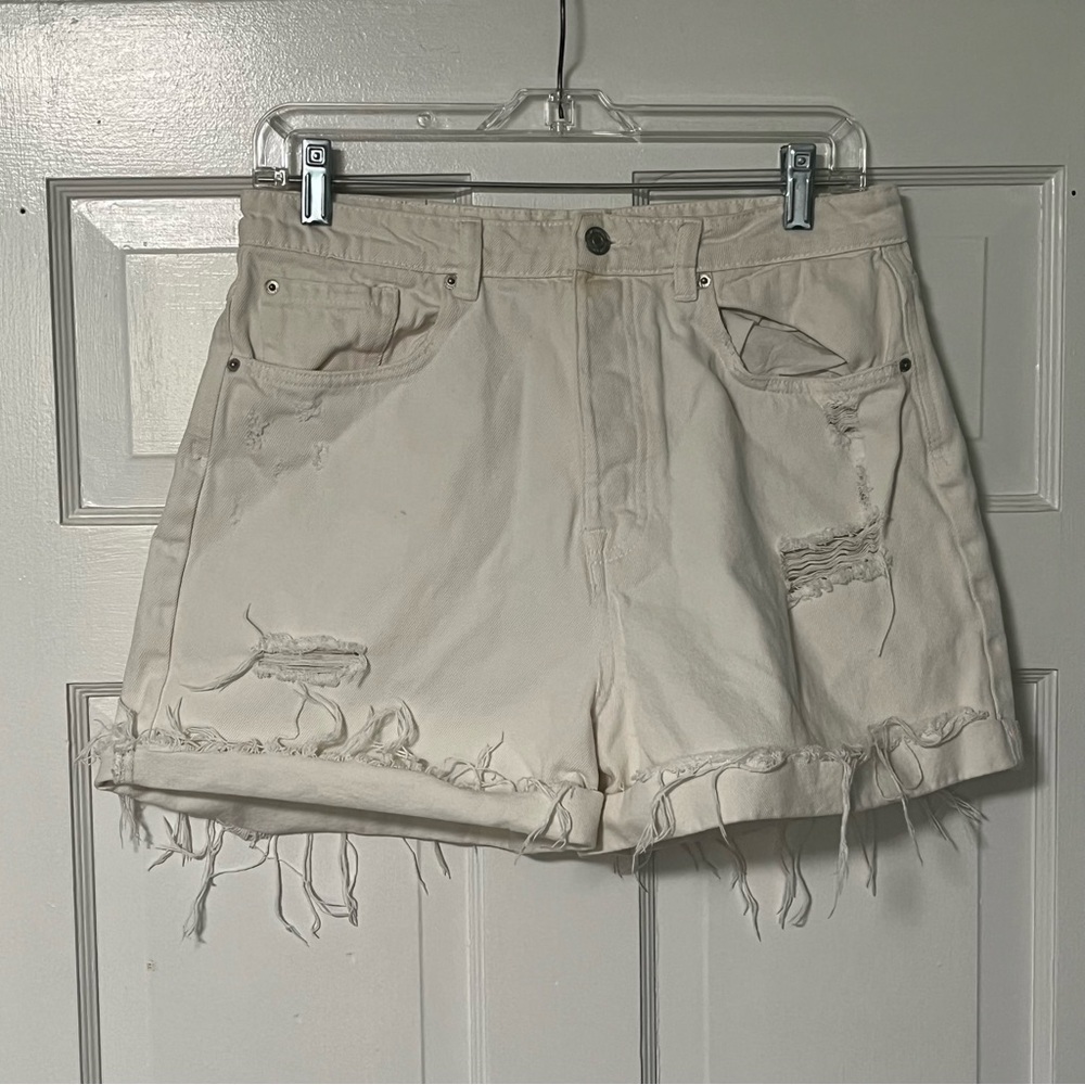Stradivarius D75 RIPPED Stylish Ivory Distressed raw hem Women Shorts